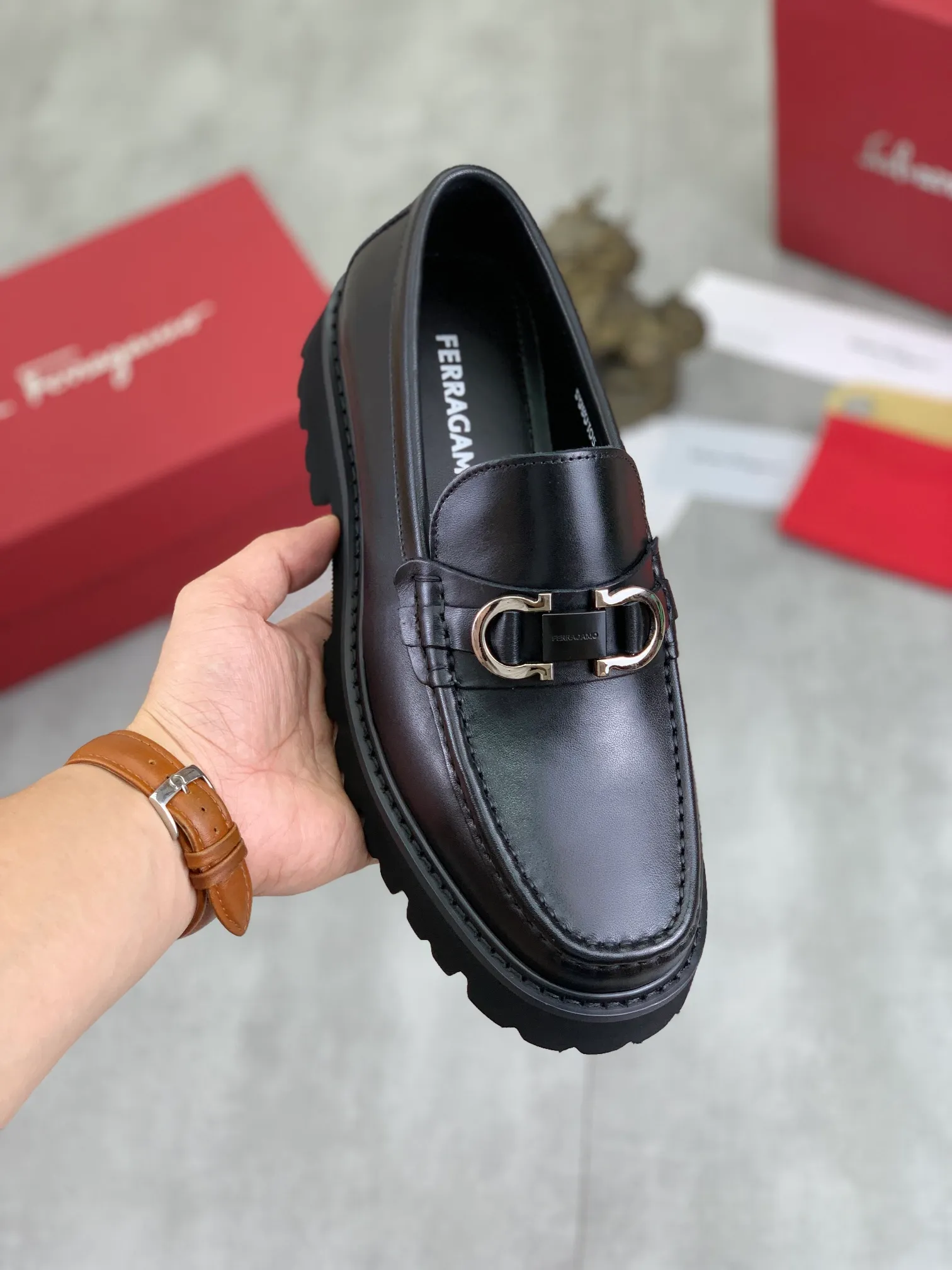 Men's Men's Shoes 💰P460💰[New Style] Water-dyed Niuli 🆘[Salvatore Ferragamo] Ferragamo's latest casual business leather shoes for men! Available at counters simultaneously! The fabric is made of specially imported original calfskin, the lining is made of imported water-dyed cowhide, and the original lightweight foam outsole is absolutely luxurious and leads the fashion trend. Matching code: 38-45; 4️⃣ colors available